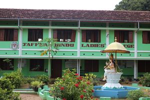 Jaffna Hindu Ladies.JPG